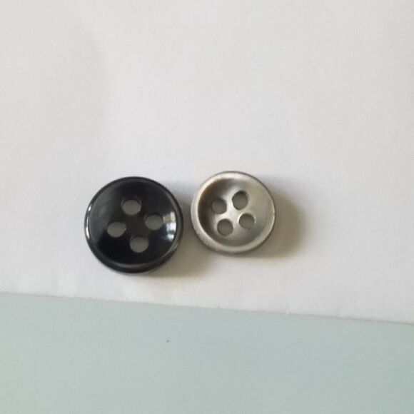 Valentino Replacement Buttons 4 Hole - Picture 8 of 9